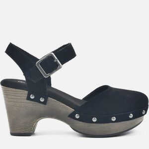 WHITE MOUNTAIN Women's Cherub Clog- Black suede.
NWOT
**Last Pic for Refrence**